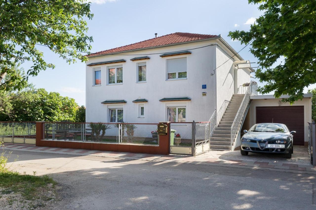 Apartment Twisting By The Private Pool Zadar Exterior foto